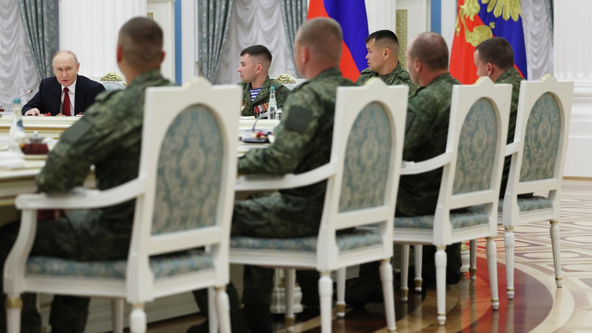 Президент России Владимир Путин проводит в Кремле встречу с участниками специальной военной операции Президент России Владимир Путин проводит в Кремле встречу с участниками специальной военной операции - РИА Новости, 1920, 12.06.2026