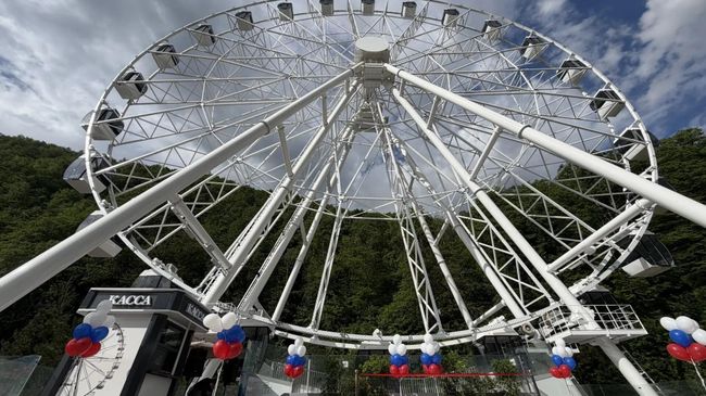 Первое колесо обозрения в горном кластере Сочи открылось в День России Первое колесо обозрения в горном кластере Сочи открылось в День России