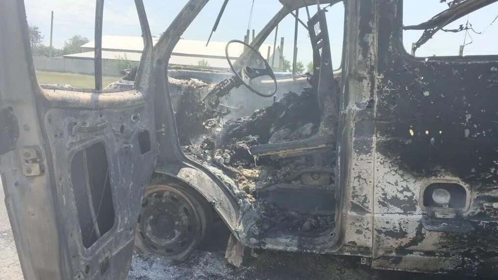 Последствия удара дрона ВСУ по грузовику в Херсонской области Последствия удара дрона ВСУ по грузовику в Херсонской области - РИА Новости, 1920, 13.06.2026