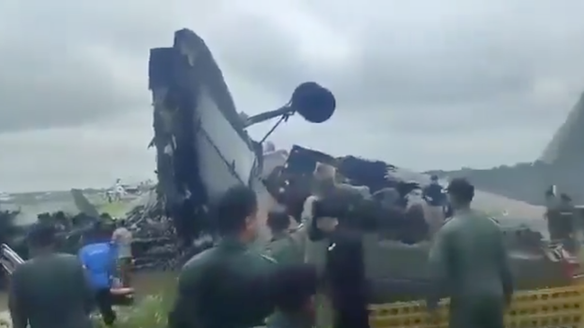 Обломки Ан-32 ВВС Индии, потерпевшего крушение в штате Ассам