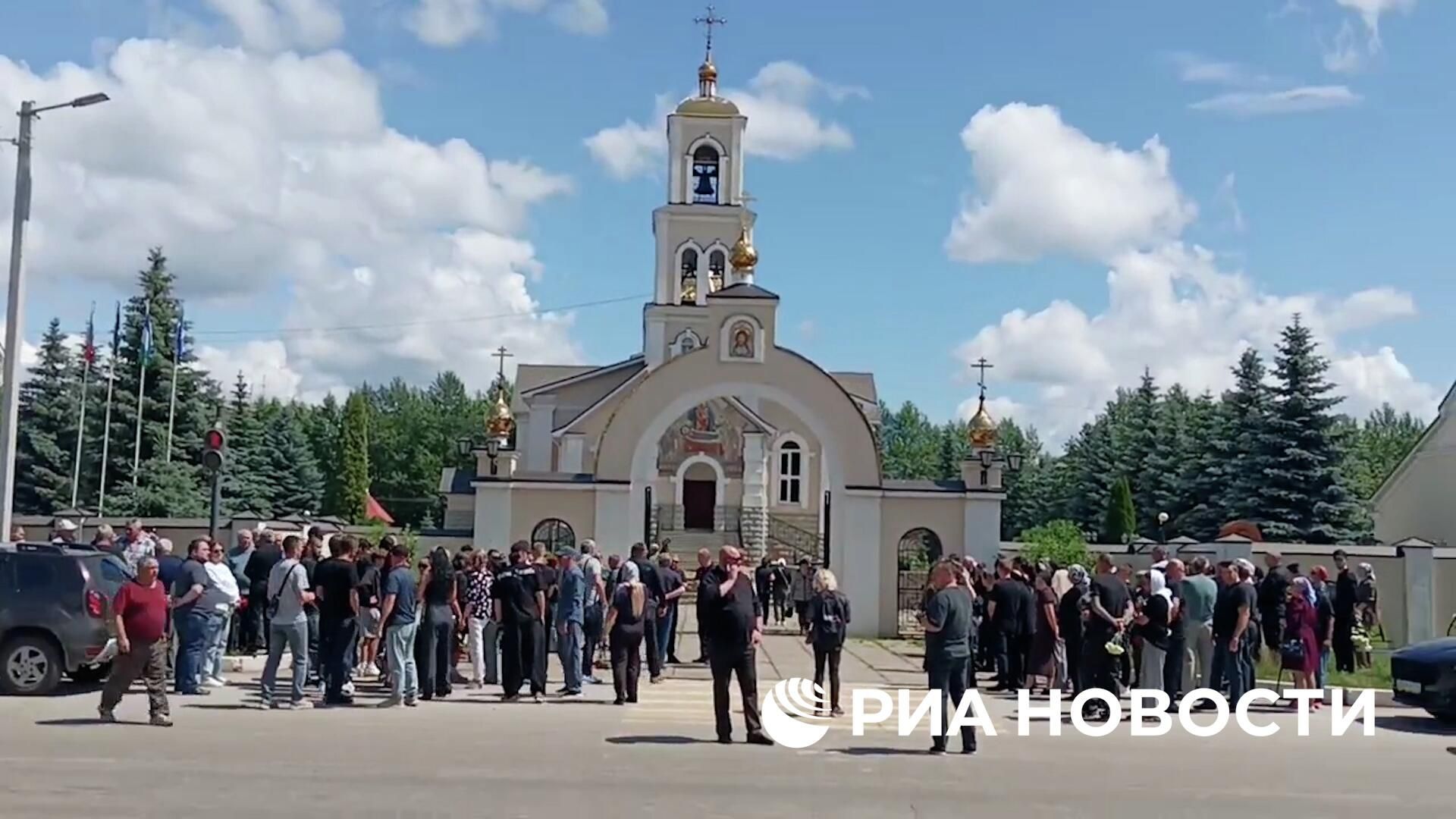 Прощание с хоккеистом Егором Ядыкиным в башкирском Салавате - РИА Новости, 1920, 13.06.2026