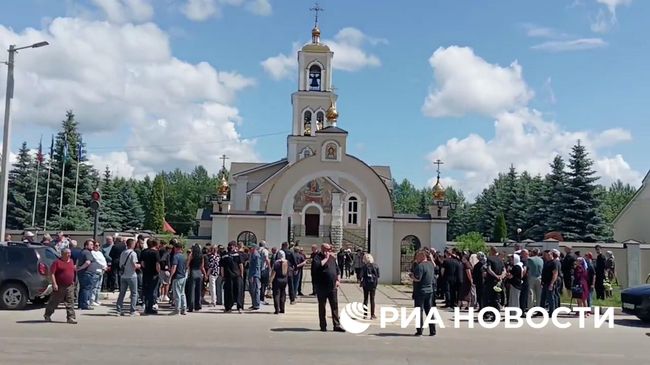 Прощание с хоккеистом Егором Ядыкиным в башкирском Салавате