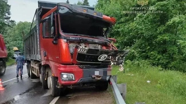 Последствия столкновения грузового автомобиля и маршрутки в Одинцово Последствия столкновения грузового автомобиля и маршрутки в Одинцово