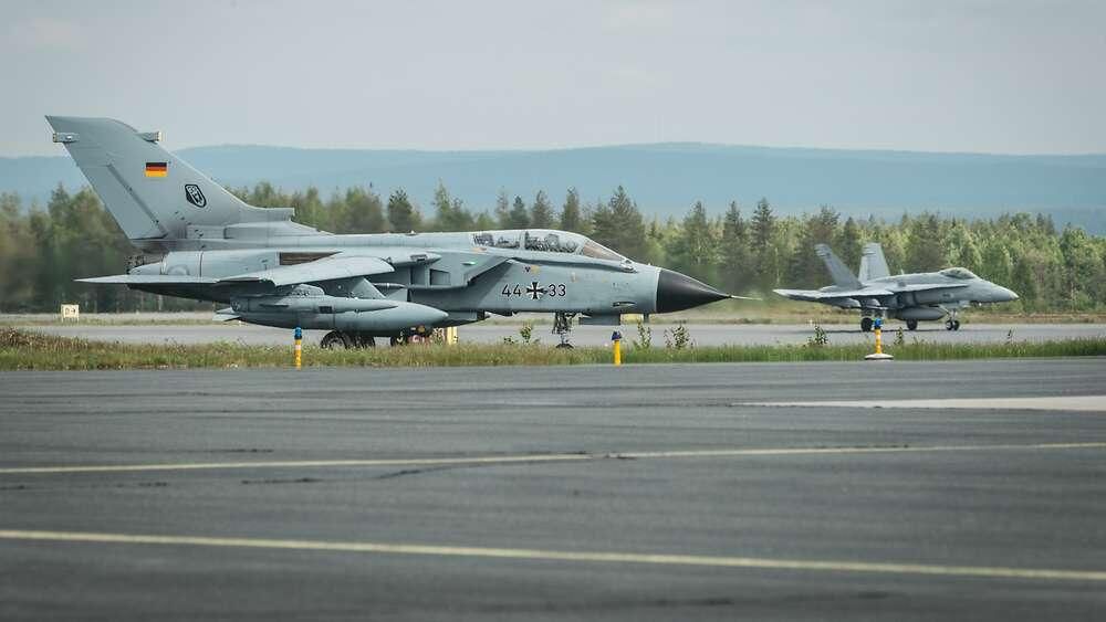 Немецкий истребитель Tornado и финский F/A-18 (справа) на учениях Ramstein Flag 2026 - РИА Новости, 1920, 20.07.2026