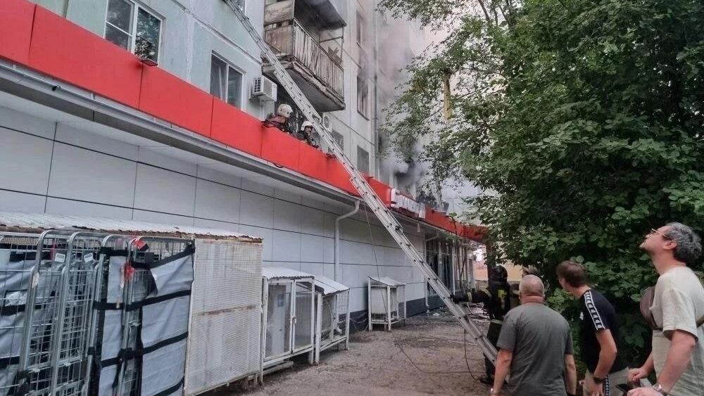 Пожар в жилом доме в Самаре. 14 июня 2026 Пожар в жилом доме в Самаре. 14 июня 2026 - РИА Новости, 1920, 15.06.2026