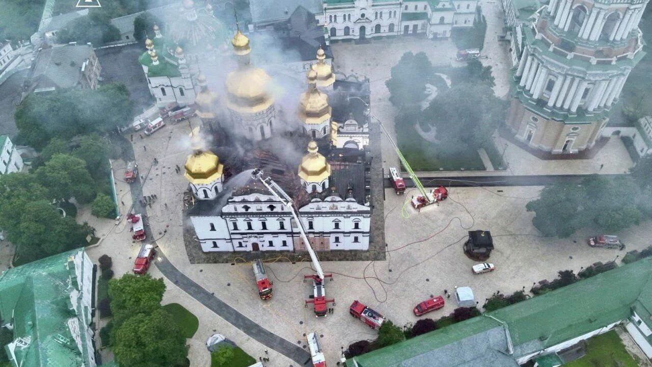 Пожар в Успенском соборе Киево-Печерской лавры, 15 июня 2026 года Пожар в Успенском соборе Киево-Печерской лавры, 15 июня 2026 года - РИА Новости, 1920, 15.06.2026