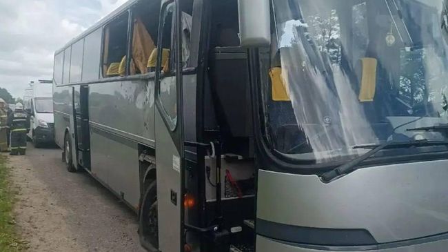 Последствия удара по автобусу в Брянской области Последствия удара по автобусу в Брянской области