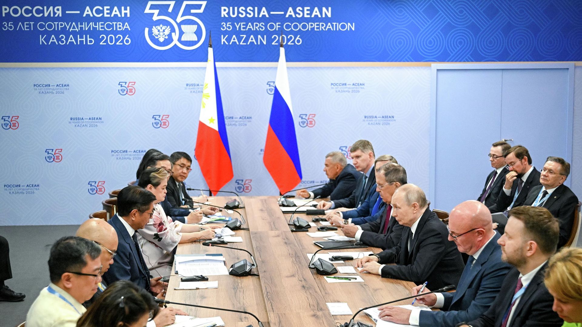 Президент РФ Владимир Путин и президент Филиппин Фердинанд Маркос-младший во время встречи на полях саммита Россия - АСЕАН в Казани Президент РФ Владимир Путин и президент Филиппин Фердинанд Маркос-младший во время встречи на полях саммита Россия - АСЕАН в Казани - РИА Новости, 1920, 17.06.2026