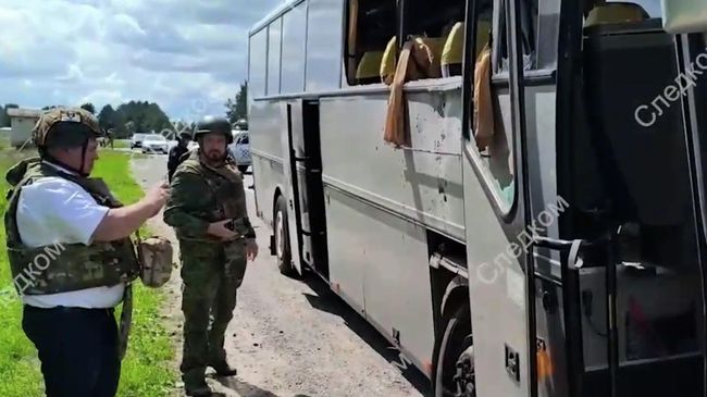 Работа следователей на месте удара ВСУ по автобусу в Брянской области