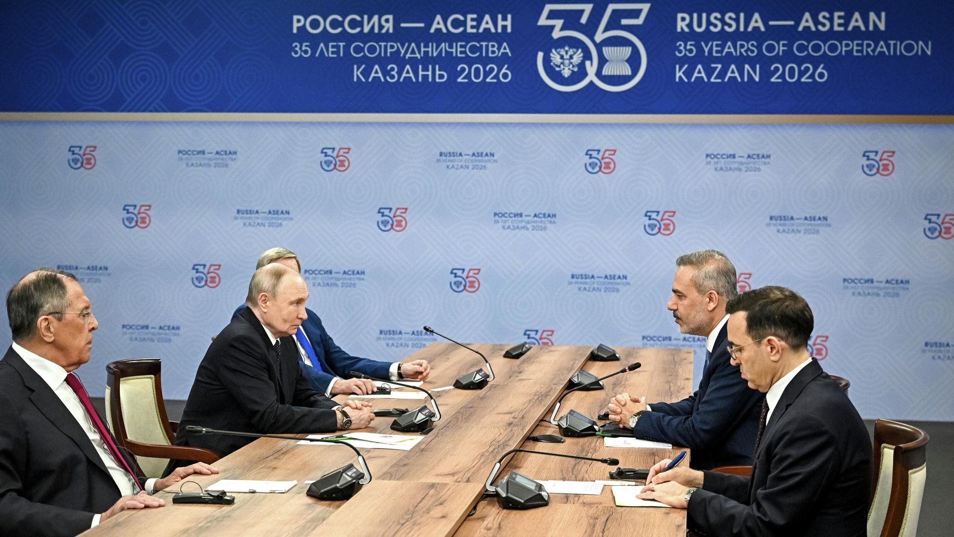 Президент РФ Владимир Путин и министр иностранных дел Турции Хакан Фидан Президент РФ Владимир Путин и министр иностранных дел Турции Хакан Фидан - РИА Новости, 1920, 02.07.2026