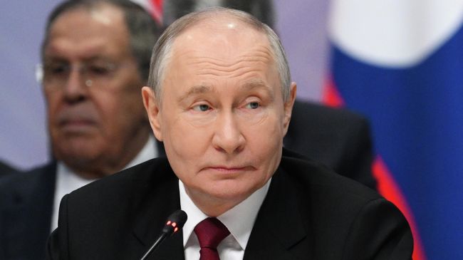 Президент Владимир Путин на пленарном заседании саммита Россия - АСЕАН в Казани