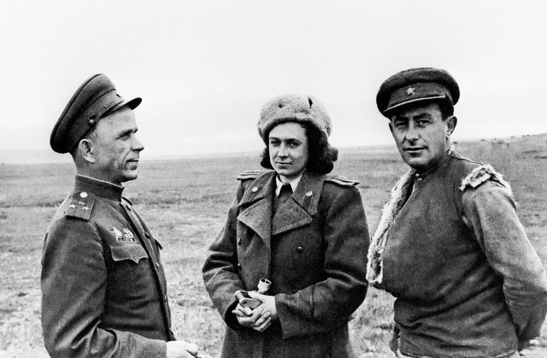 Военные фотокорреспонденты Ольга Ландер и Марк Редькин, район станции Раздельная
