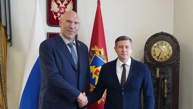 Депутат Госдумы РФ Николай Валуев и врио губернатора Брянской области Егор Ковальчук