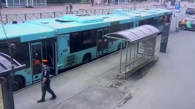 ДТП с тремя автобусами в Санкт-Петербурге ДТП с тремя автобусами в Санкт-Петербурге - РИА Новости, 1920, 18.06.2026
