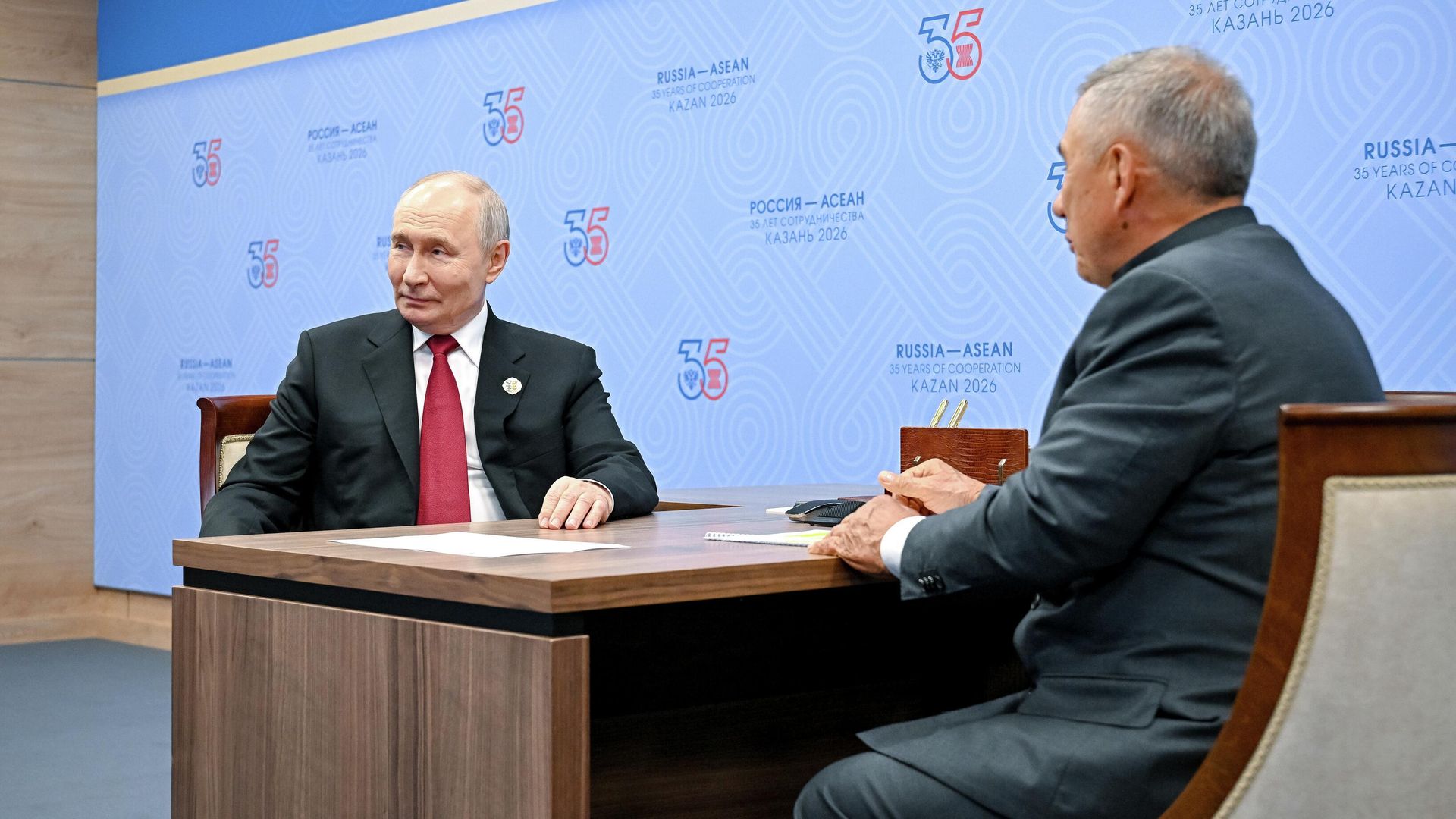 Путин поблагодарил Минниханова за поддержку в проведении саммита Россия — АСЕАН Путин поблагодарил Минниханова за поддержку в проведении саммита Россия — АСЕАН - РИА Новости, 1920, 18.06.2026