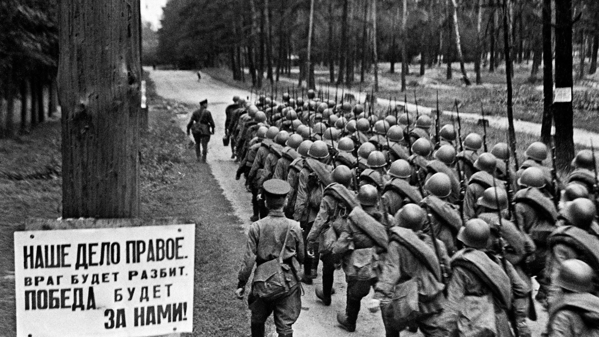 Колонны бойцов движутся на фронт, Москва, 23 июня 1941 года - РИА Новости, 1920, 22.06.2026