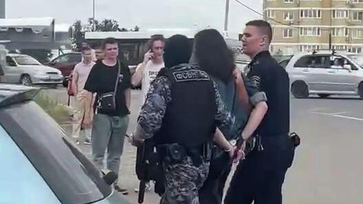 Задержание нападавшего на посетителей в ТЦ в Краснодаре Задержание нападавшего на посетителей в ТЦ в Краснодаре - РИА Новости, 1920, 21.06.2026