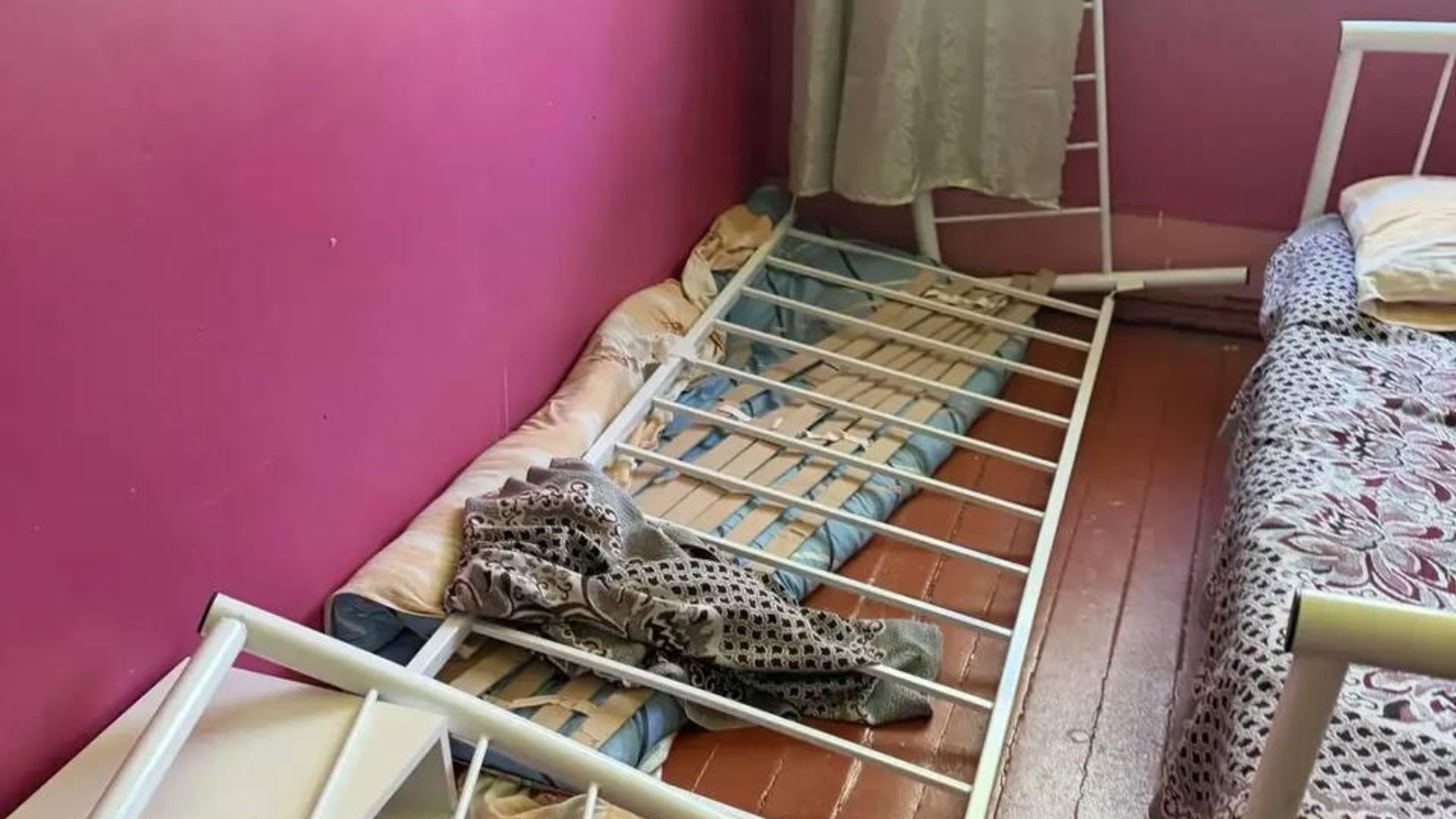 Сломанная мебель в детском лагере Орленок в Туве Сломанная мебель в детском лагере Орленок в Туве - РИА Новости, 1920, 23.06.2026