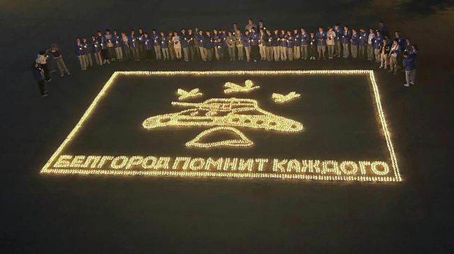 Волонтеры Победы создали в Белгороде огненную картину из тысяч свечей