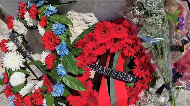Возложение венков в мемориалу Крылья победы в Израиле