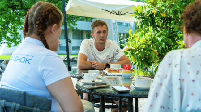 Трехкратный чемпион мира по лыжным гонкам, олимпийский чемпион Никита Крюков в Орленке