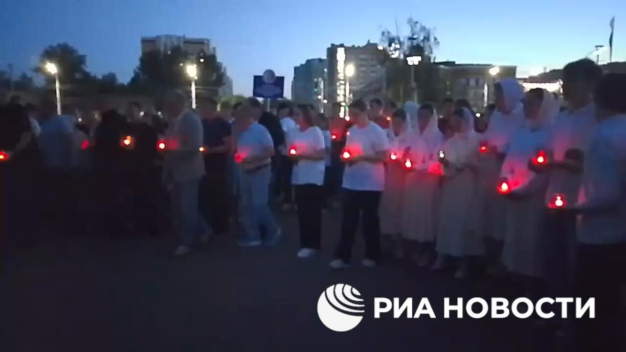 Акция Свеча памяти в центре Брянска в День памяти и скорби Акция Свеча памяти в центре Брянска в День памяти и скорби - РИА Новости, 1920, 21.06.2026