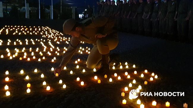 В Ростове выложили из свечей фразу Помним Героев
