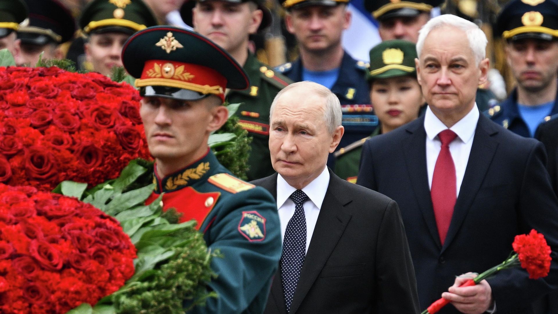 Владимир Путин на церемонии возложения цветов к Могиле Неизвестного Солдата в Александровском саду в День памяти и скорби Владимир Путин на церемонии возложения цветов к Могиле Неизвестного Солдата в Александровском саду в День памяти и скорби - РИА Новости, 1920, 22.06.2026