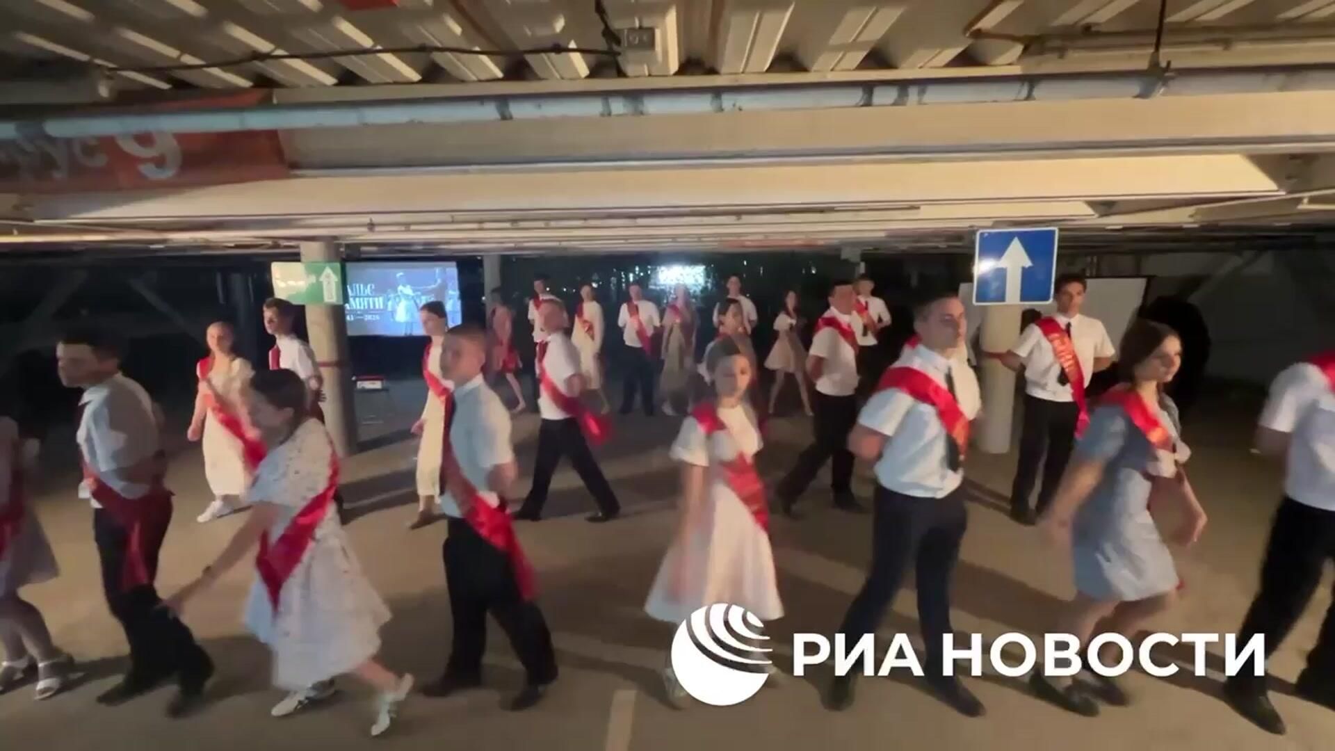Вальс памяти в Донецке на подземном паркинге ко Дню Памяти и скорби Вальс памяти в Донецке на подземном паркинге ко Дню Памяти и скорби - РИА Новости, 1920, 22.06.2026