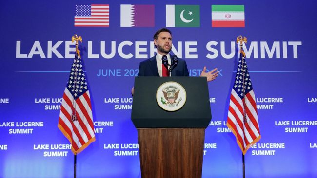 Вице-президент США Джей Ди Вэнс во время пресс-конференции по итогам переговоров с Ираном в Швейцарии
