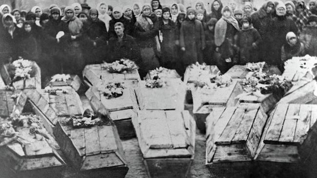 Великая Отечественная война 1941-1945 годов. Похороны молодогвардейцев