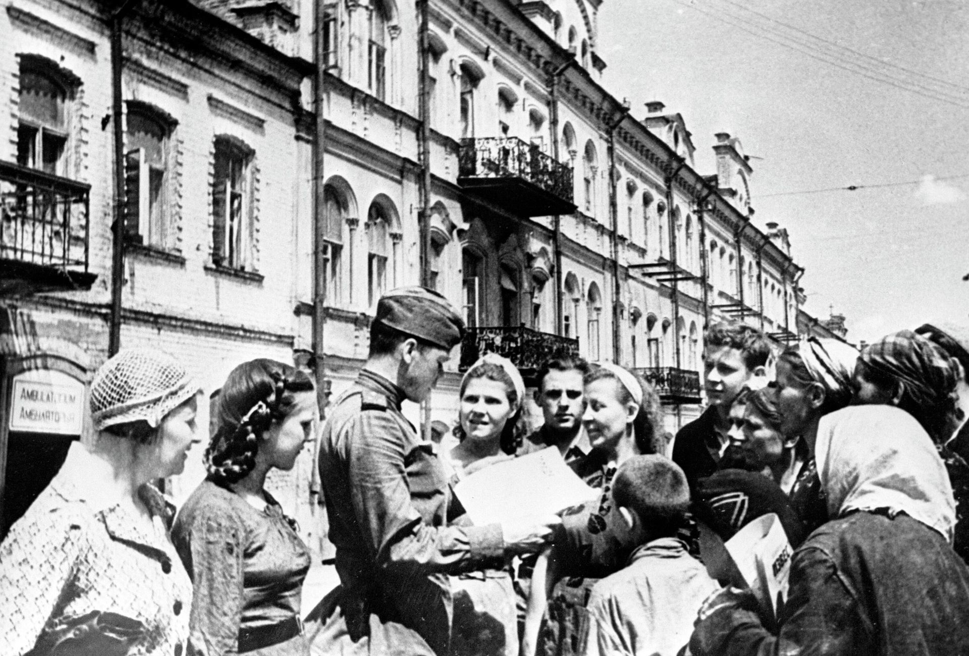 Великая Отечественная война 1941-1945 гг. Первый тираж газеты Правда в освобожденном Минске  - РИА Новости, 1920, 22.06.2026