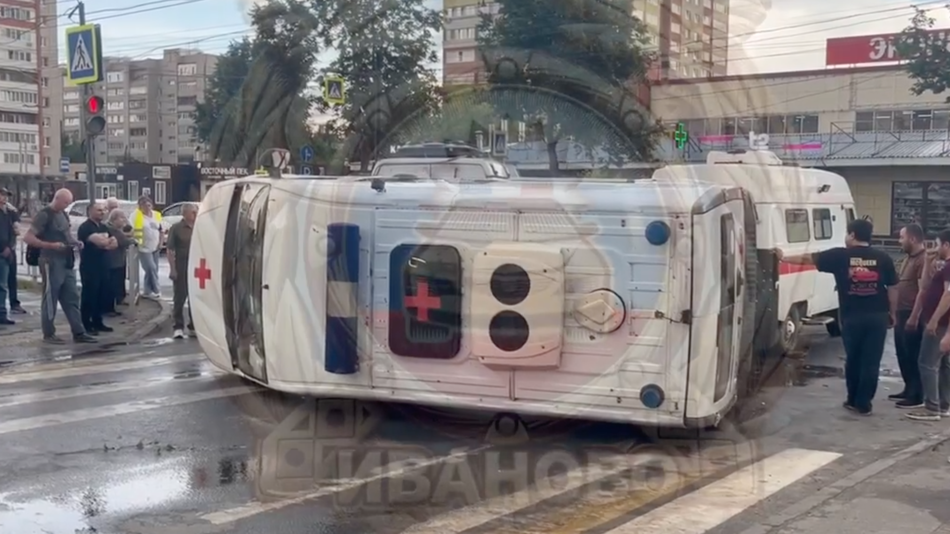 Последствия столкновения скорой помощи и легкового автомобиля в Иваново Последствия столкновения скорой помощи и легкового автомобиля в Иваново - РИА Новости, 1920, 22.06.2026