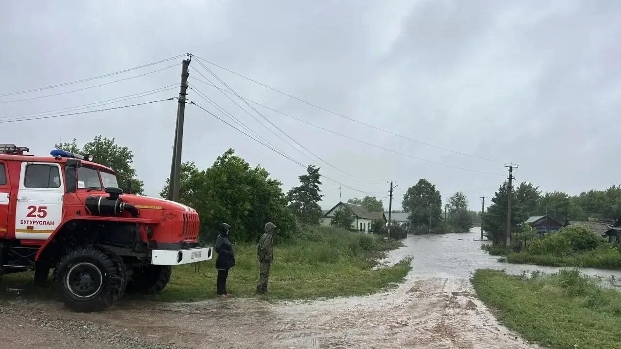 Последствия проливных дождей в Бугуруслане Последствия проливных дождей в Бугуруслане - РИА Новости, 1920, 23.06.2026