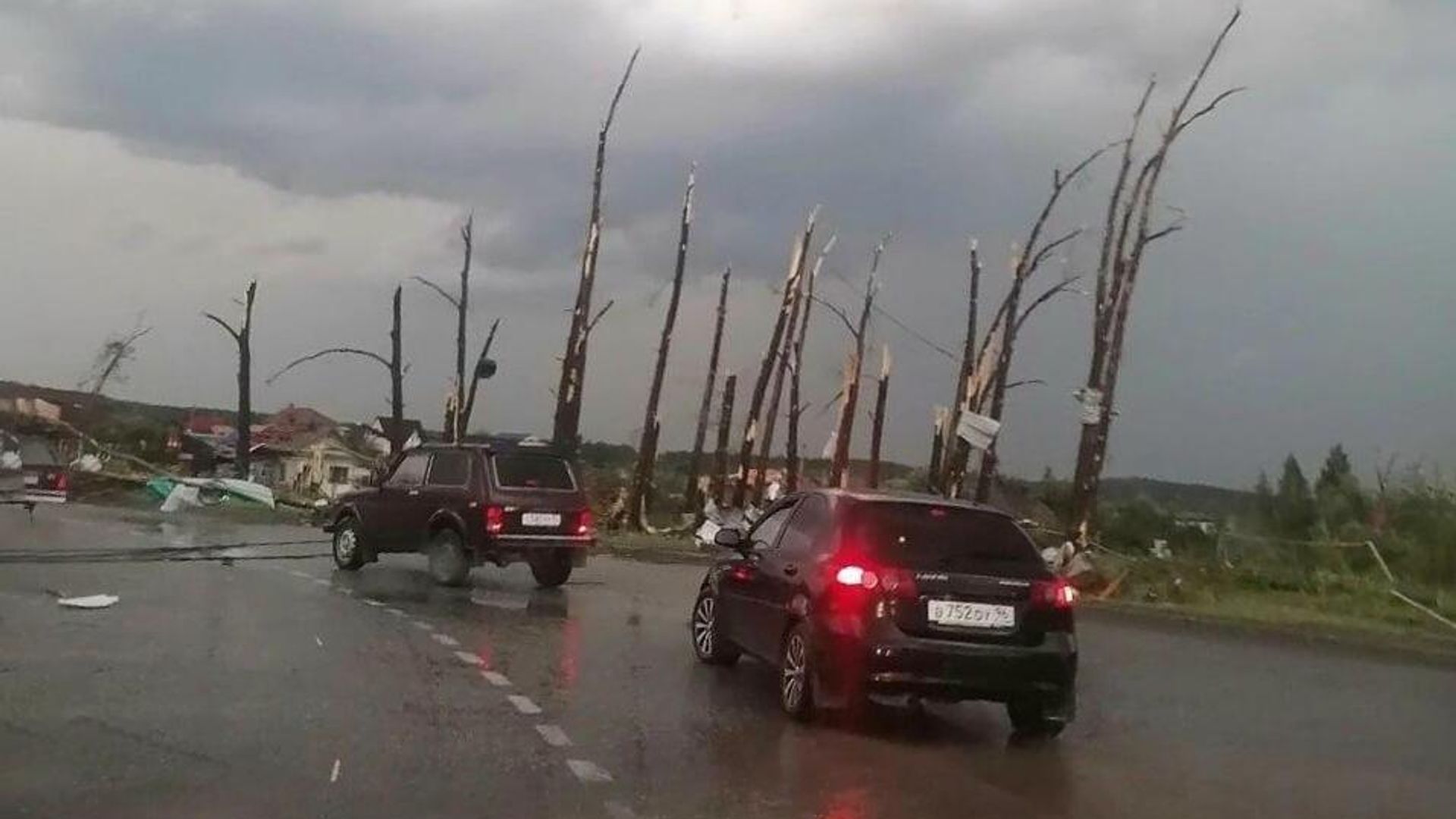 Последствия прохождения смерча в Свердловской области Последствия прохождения смерча в Свердловской области - РИА Новости, 1920, 22.06.2026