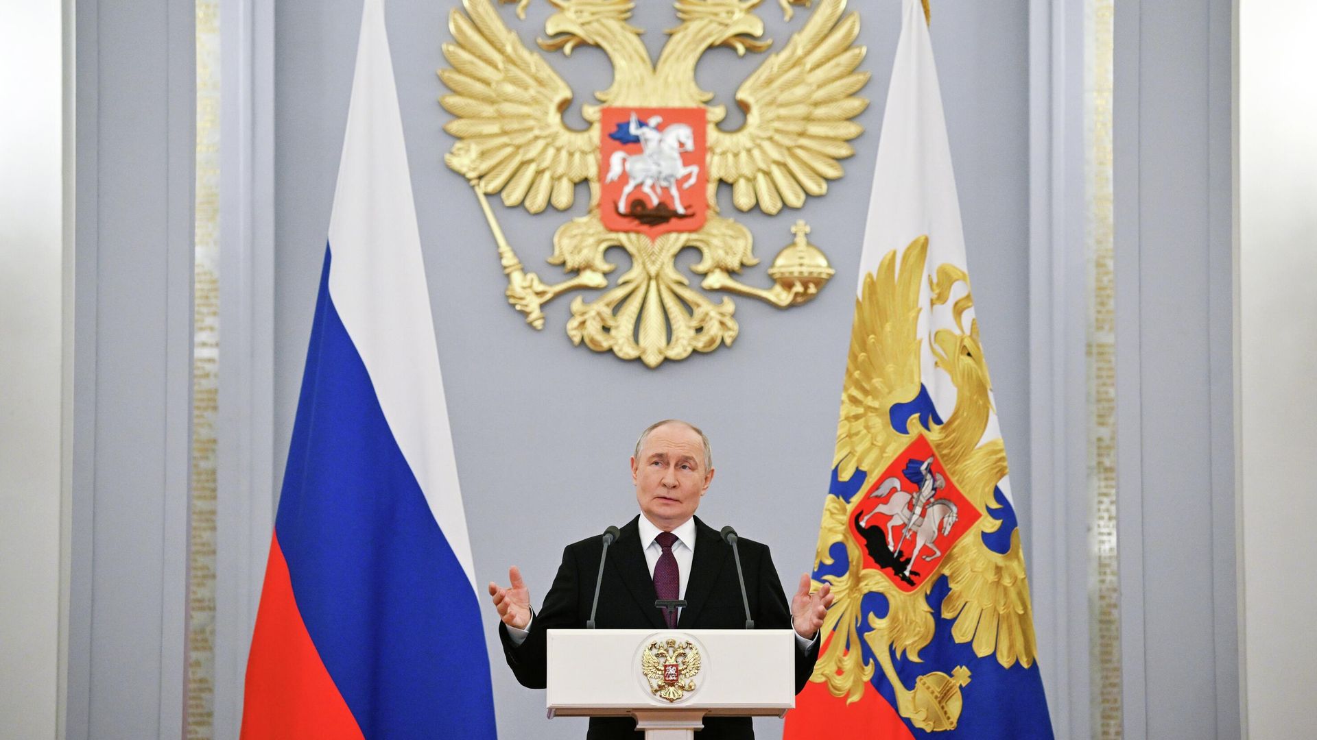 Президент России Владимир Путин на встрече с выпускниками вузов силовых ведомств Президент России Владимир Путин на встрече с выпускниками вузов силовых ведомств - РИА Новости, 1920, 23.06.2026