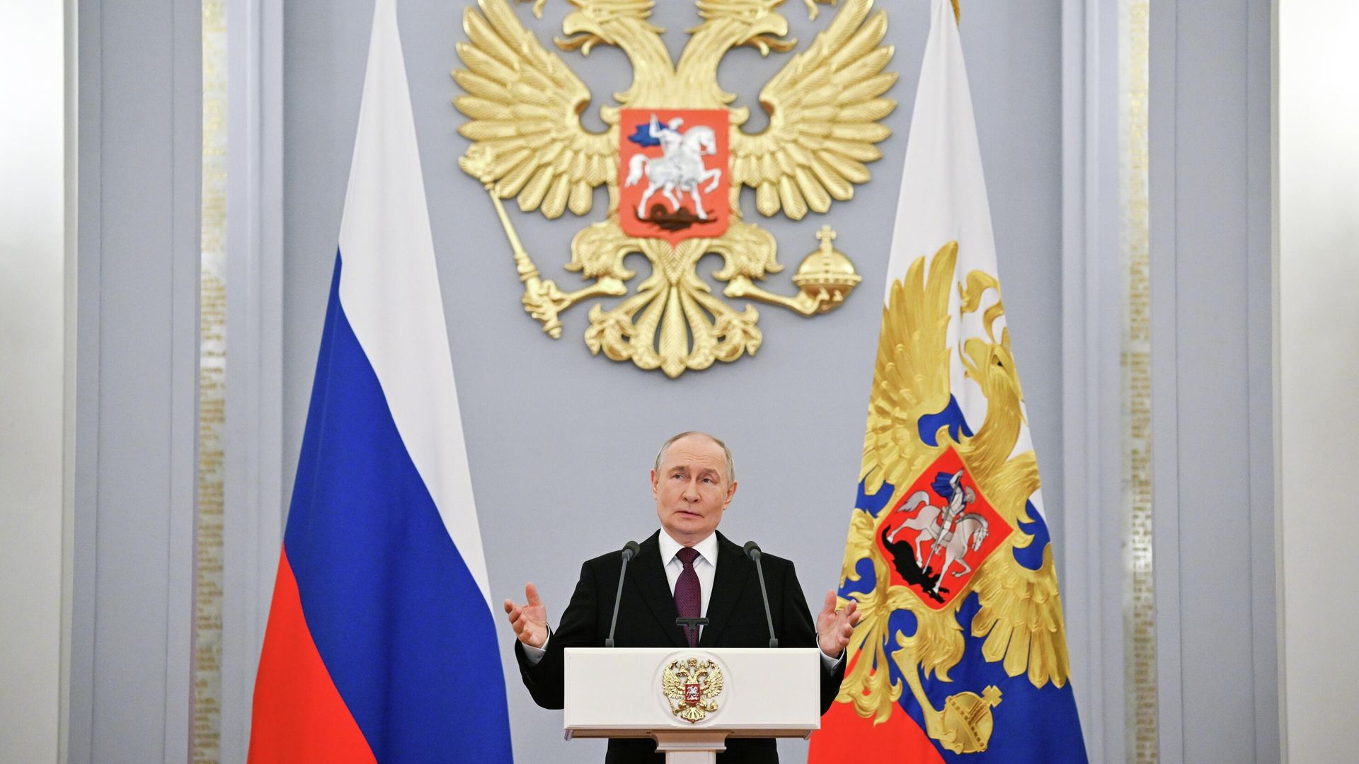 Президент России Владимир Путин на встрече с выпускниками вузов силовых ведомств Президент России Владимир Путин на встрече с выпускниками вузов силовых ведомств - РИА Новости, 1920, 23.06.2026