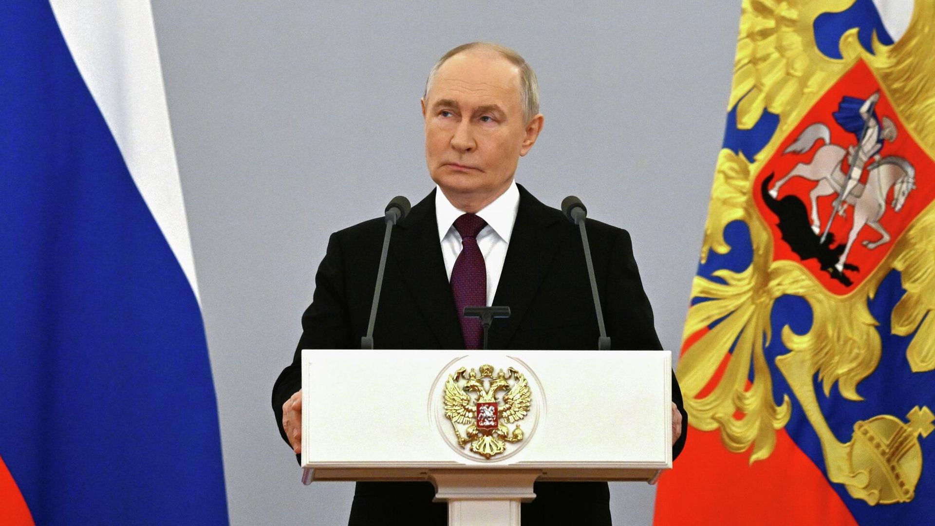 Президент России Владимир Путин выступает на встрече с выпускниками вузов силовых ведомств Президент России Владимир Путин выступает на встрече с выпускниками вузов силовых ведомств - РИА Новости, 1920, 23.06.2026