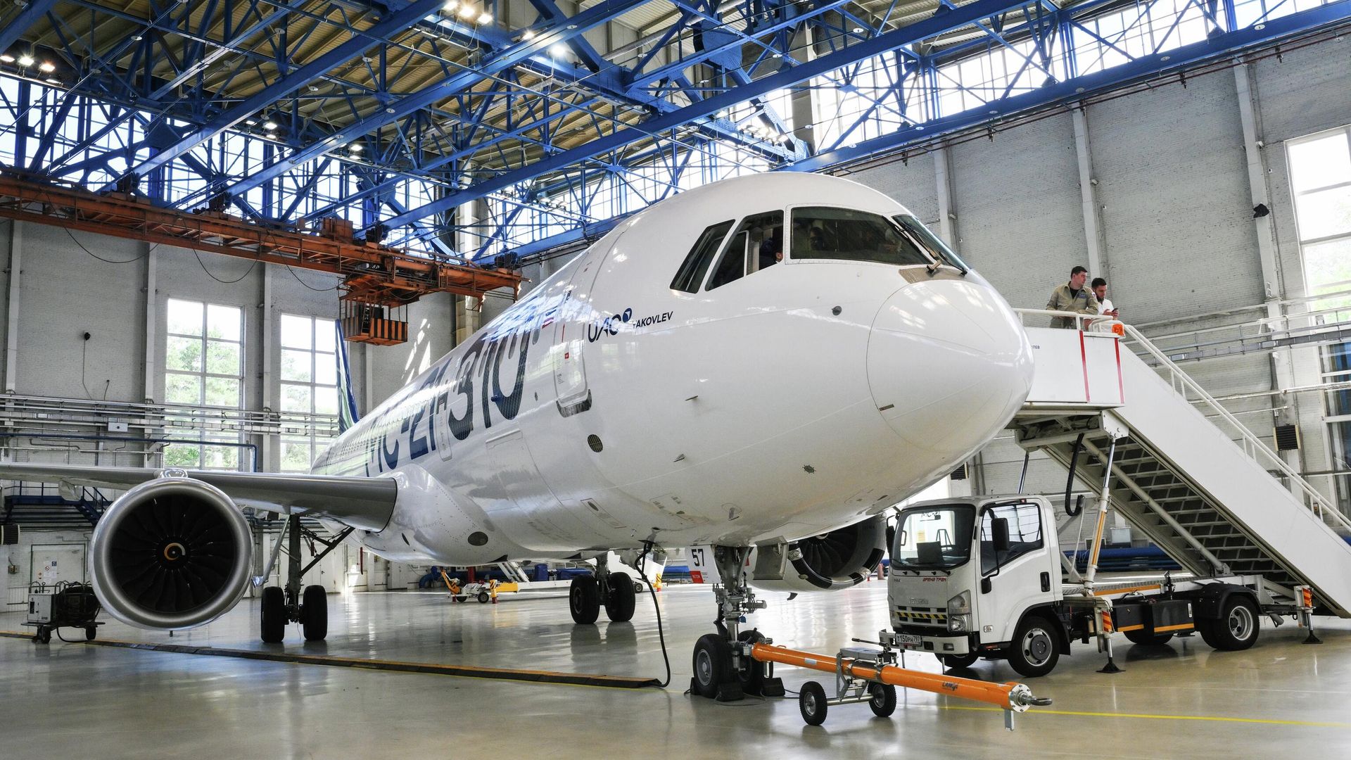 Самолет МС-21-300 в ангаре Лётно-исследовательского института имени Громова в Жуковском - РИА Новости, 1920, 28.09.2026