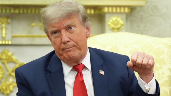 Президент США Дональд Трамп во время встречи с генеральным секретарем НАТО Марком Рютте в Овальном кабинете