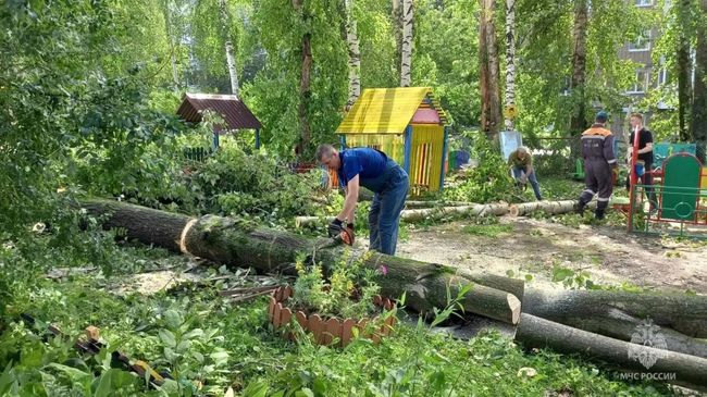 Ликвидация последствий смерча в Кушве в Свердловской области