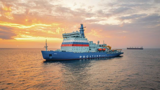 Атомный ледокол Урал проекта 22220 в море
