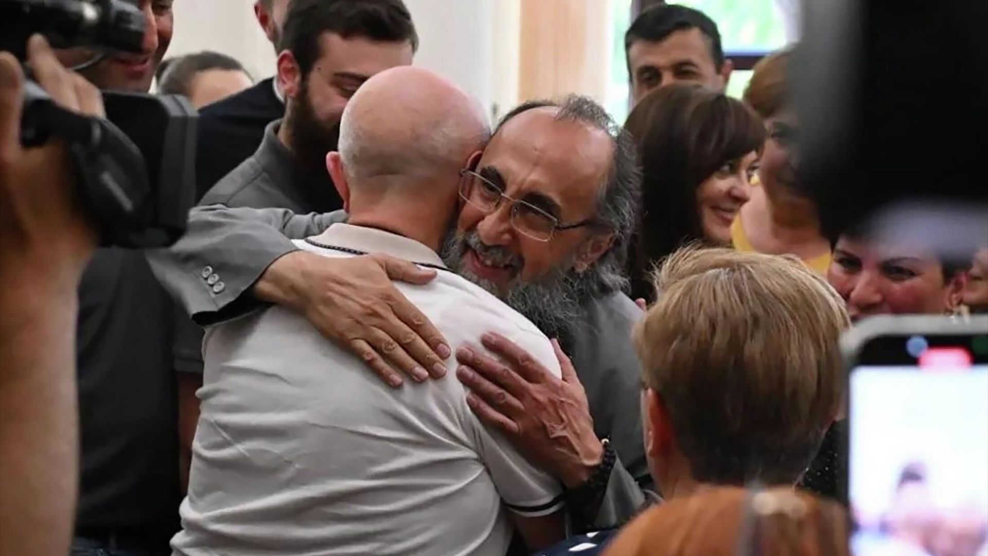 Архиепископ Микаэл Аджапахян после заседания Апелляционного суда в Ереване Архиепископ Микаэл Аджапахян после заседания Апелляционного суда в Ереване - РИА Новости, 1920, 25.06.2026