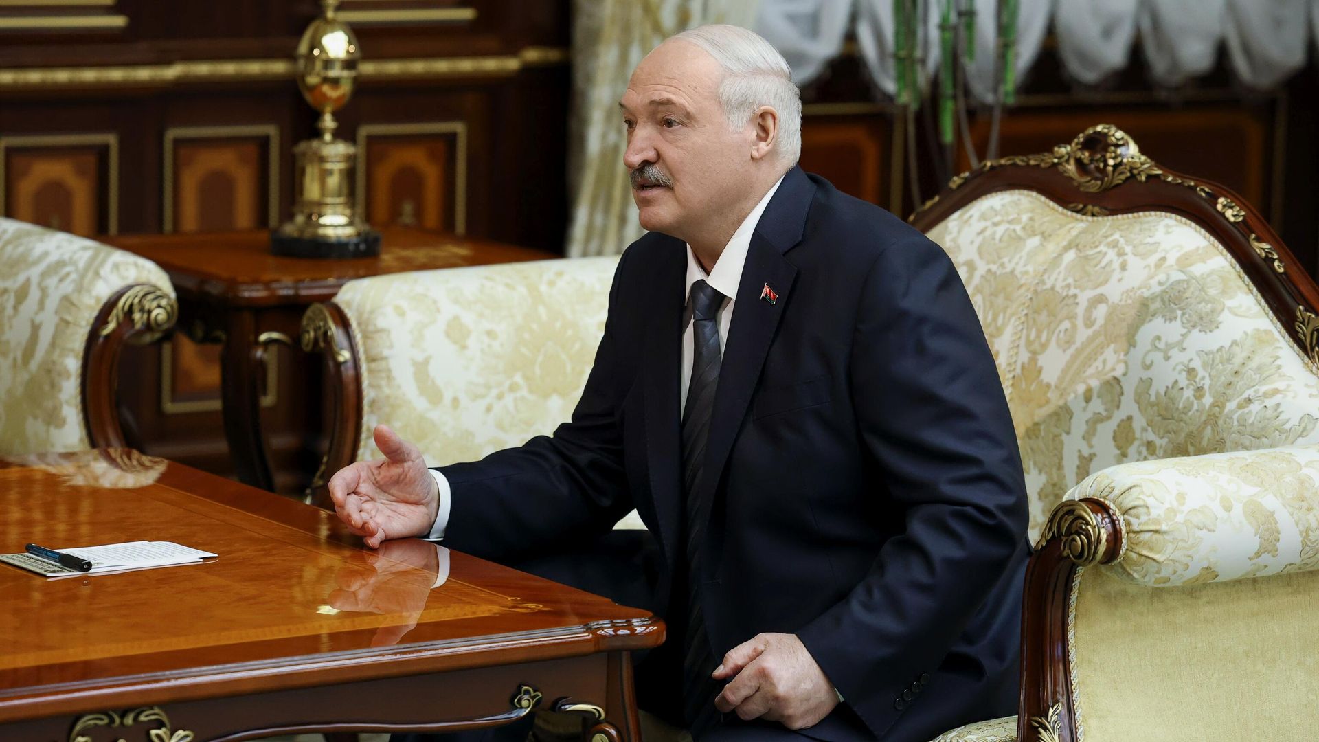 Президент Белоруссии Александр Лукашенко во время встречи с председателем Совета Федерации Валентиной Матвиенко в Минске. 25 июня 2026 - РИА Новости, 1920, 25.06.2026
