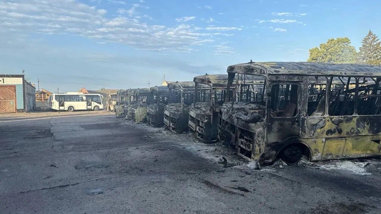 Последствия удара ВСУ по автобусному парку в Херсонской области Последствия удара ВСУ по автобусному парку в Херсонской области - РИА Новости, 1920, 28.06.2026