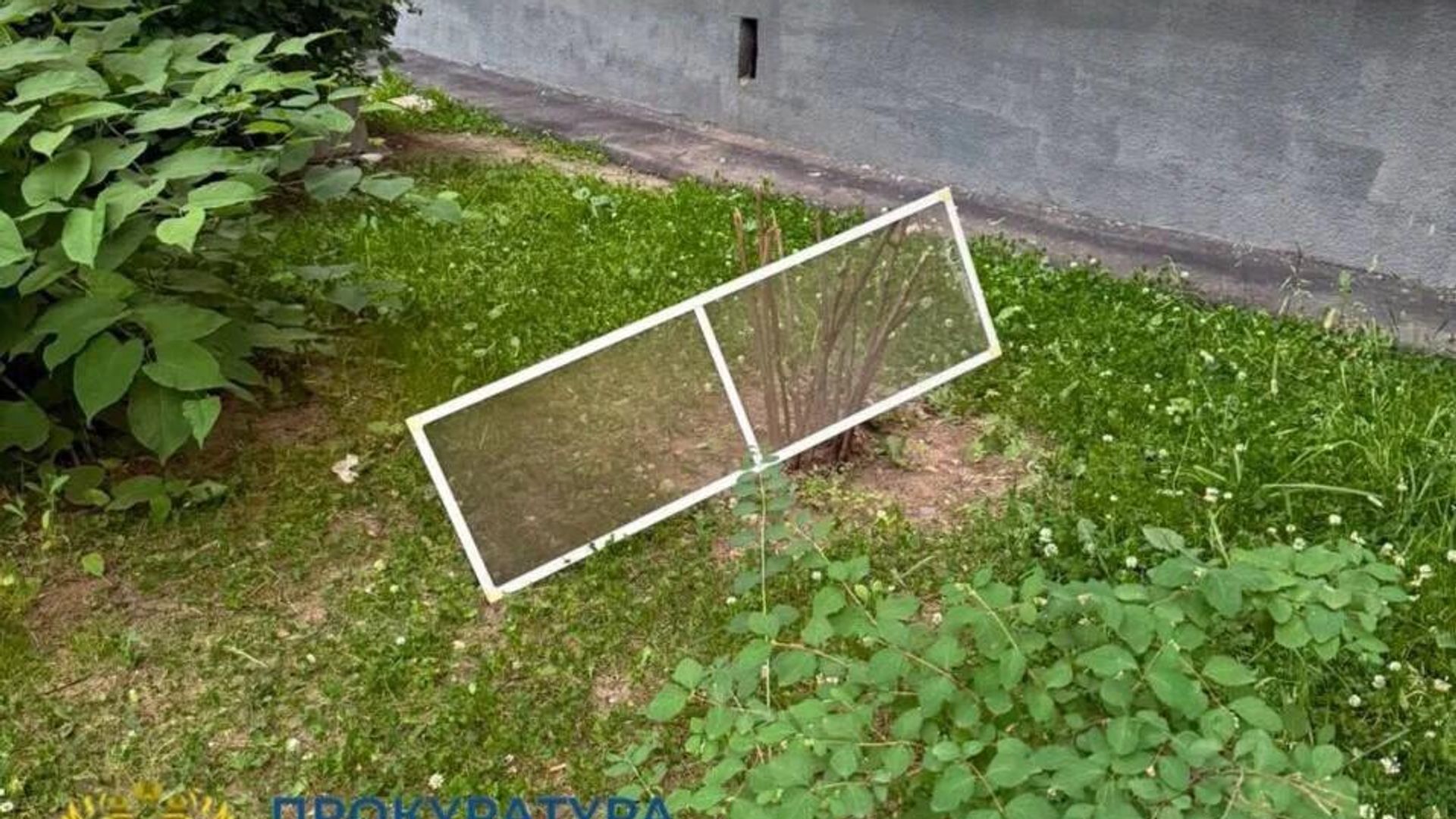 На месте происшествия, где пятилетняя девочка выпала из окна квартиры на северо-востоке Москвы - РИА Новости, 1920, 27.06.2026