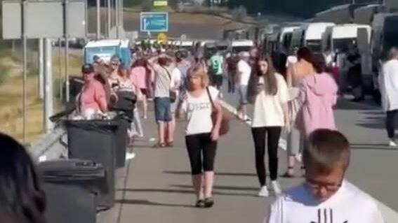 Очередь на пункте пропуска с Польшей Очередь на пункте пропуска с Польшей - РИА Новости, 1920, 28.06.2026