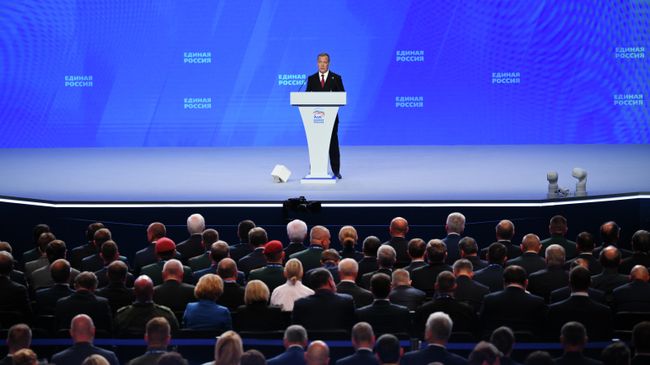  Заместитель председателя Совета безопасности РФ, председатель партии Единая Россия Дмитрий Медведев выступает на XXIII съезде партии Единая Россия в Москве