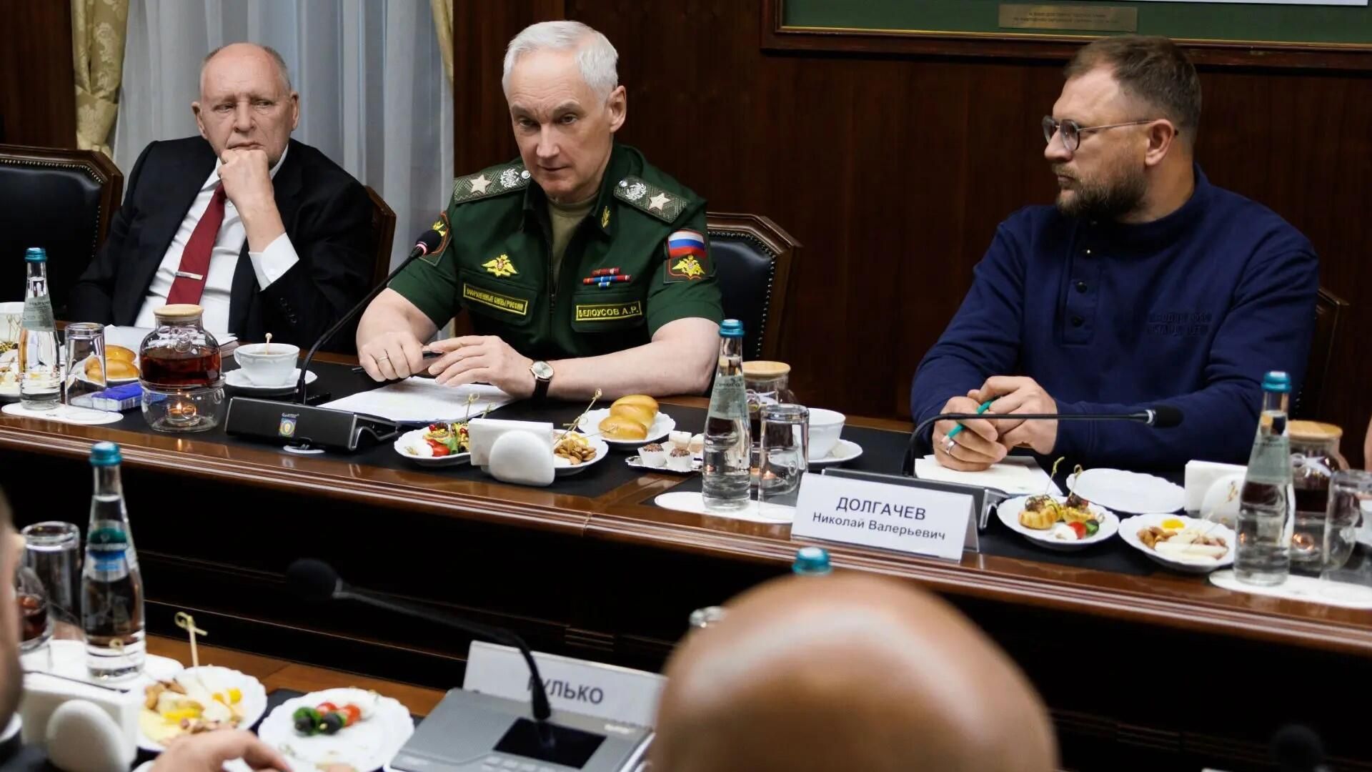 Министр обороны Андрей Белоусов во время встречи с военкорами - РИА Новости, 1920, 29.06.2026