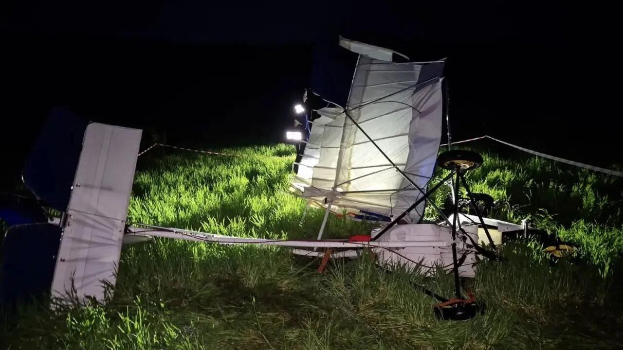 Последствия падения сверхлегкого самолета на аэродроме поселка Сельцо Ленинградской области - РИА Новости, 1920, 28.06.2026